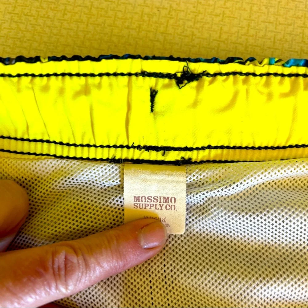 Boys Swims Trunks - Size XL (16/18)